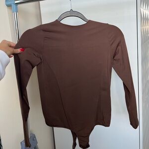 skims long sleeve bodysuit brown